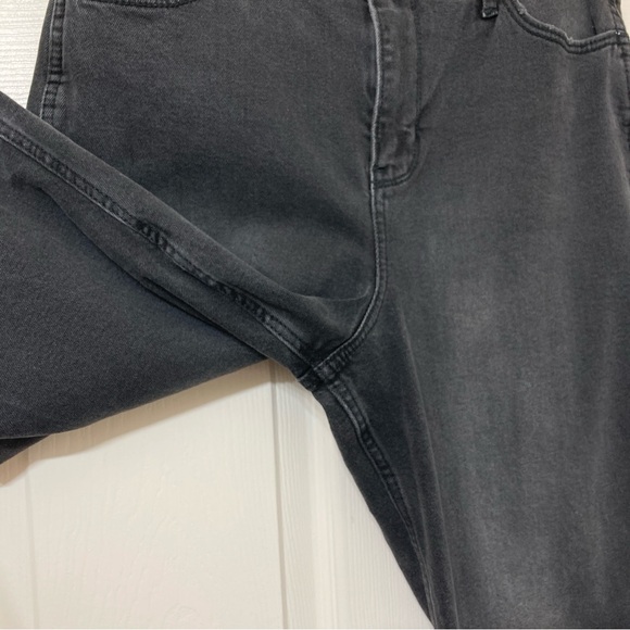 Hollister Black Ultra High Rise Mom Jeans 29 Distressed High Waisted Frayed Hem - Picture 5 of 12
